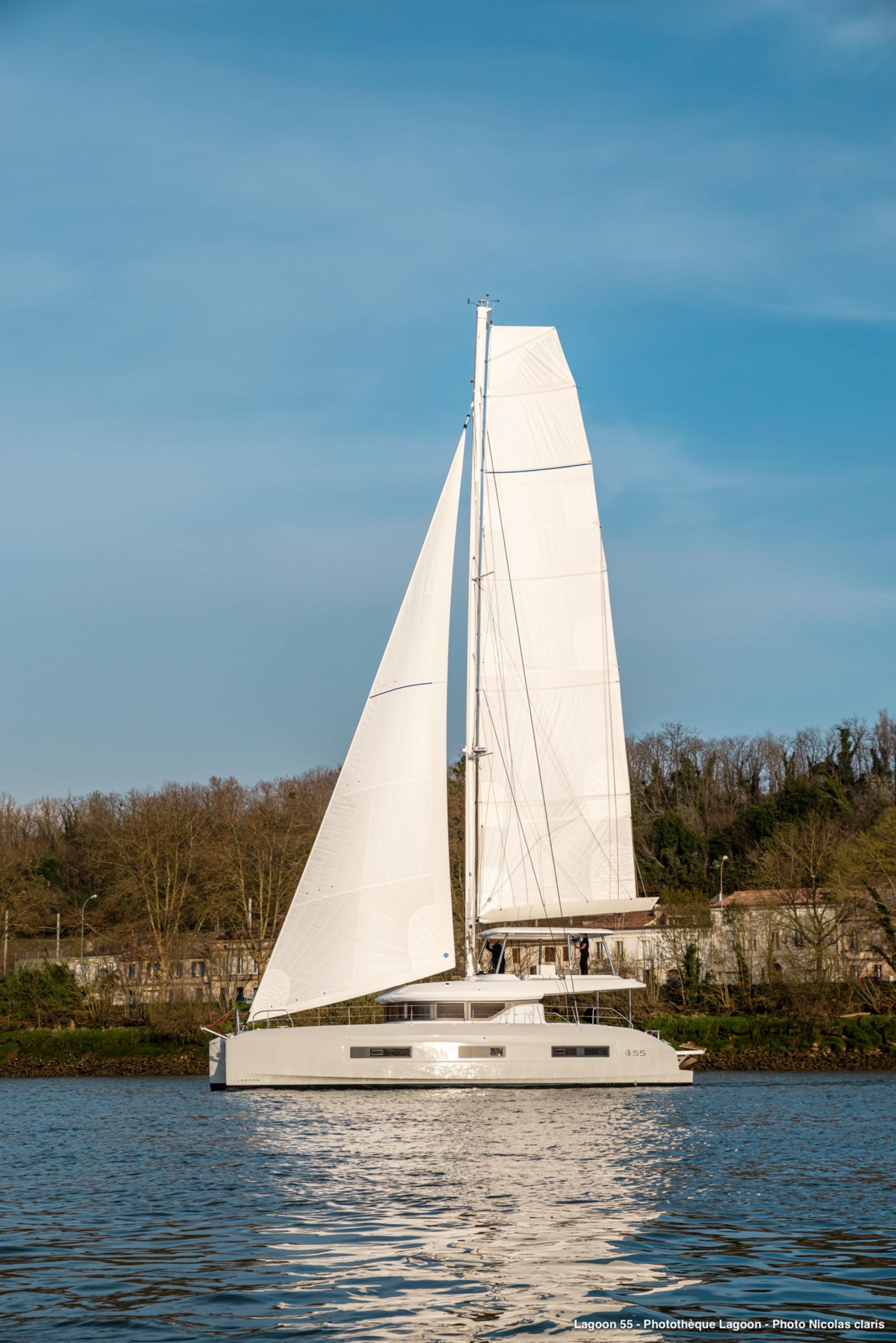 lagoon 55 sailing
